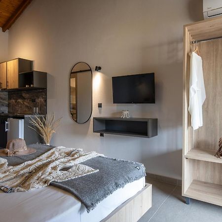 Erifili At Sarti Beach Apartments & Studios ภายนอก รูปภาพ